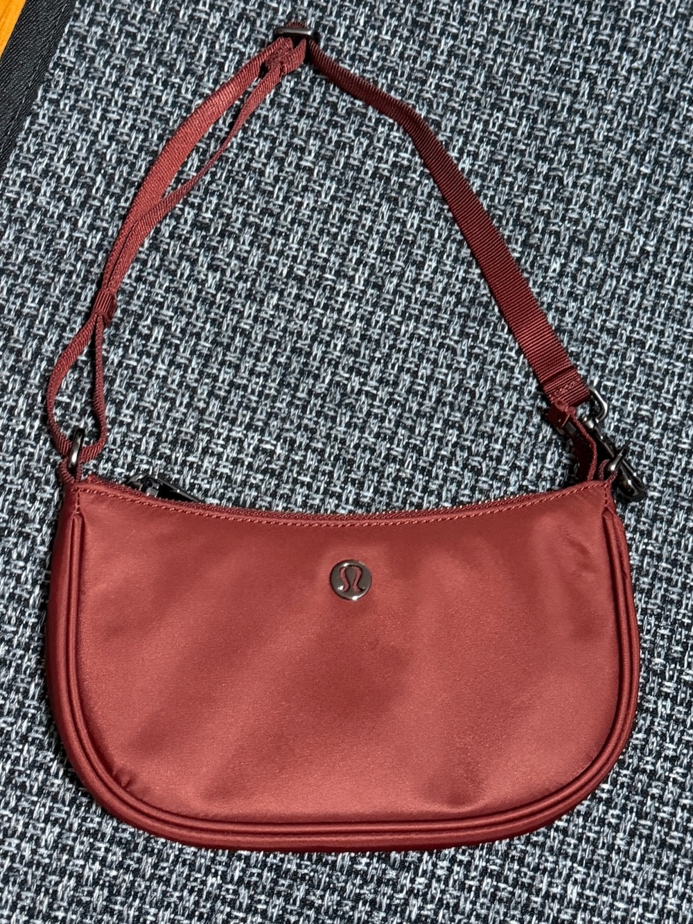 lululemon athletica city essentials mini Shoulder Bag 1L in Deep Red